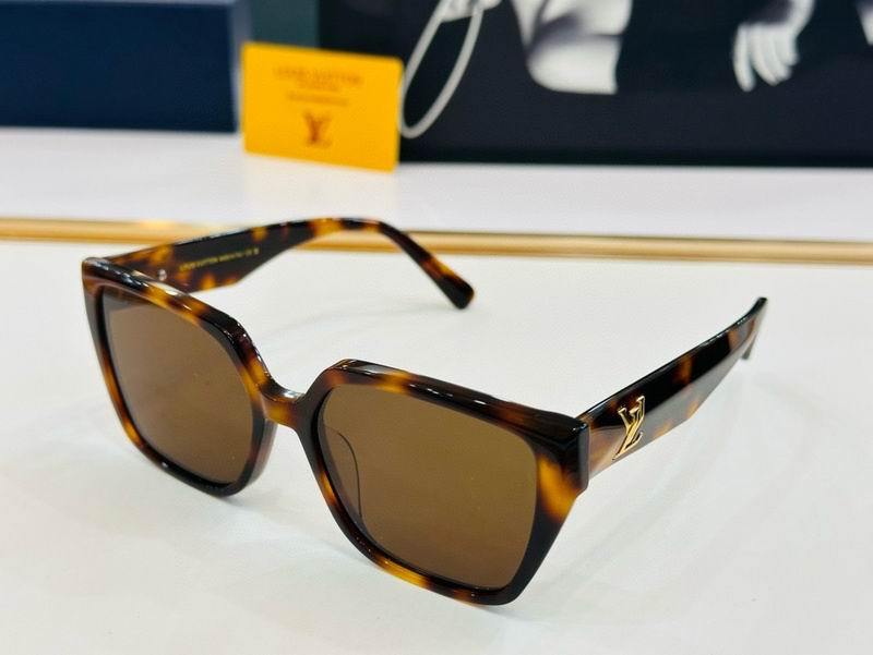 LV Sunglasses 898